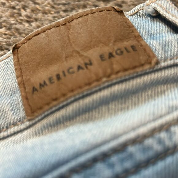 American Eagle Outfitters distressed Jean shorts~light wash - Picture 3 of 5